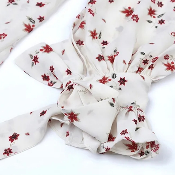 Lantern sleeve floral blouse - Picture 6 of 7